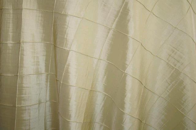 Rental store for IVORY PINTUCK 108  ROUND in Petoskey MI