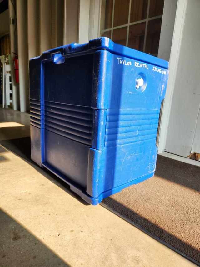 Rental store for LARGE CHAFER PAN CARRIER in Petoskey MI